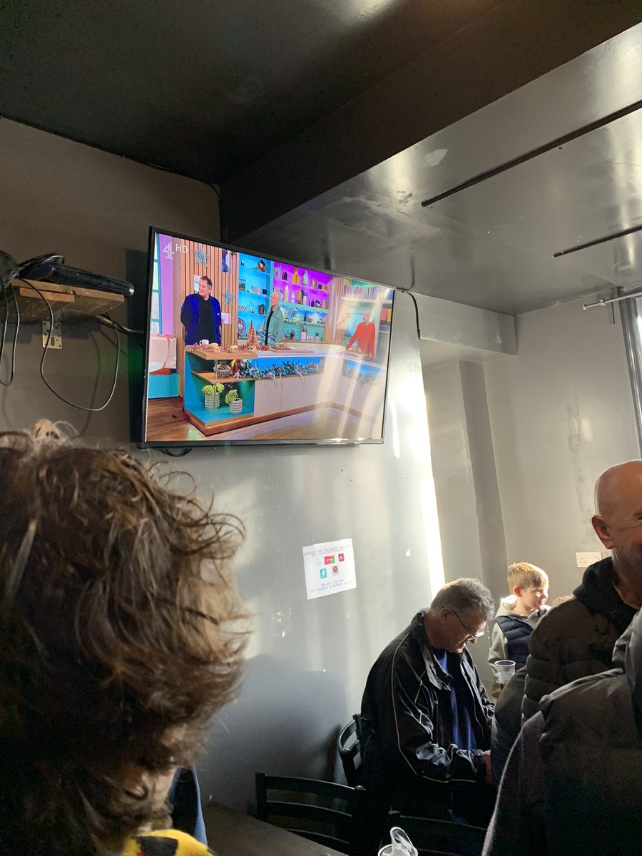 GeorgeHowell_'s tweet photo. Not Saturday kitchen live in the red lion https://t.co/sj4PnTb4n9