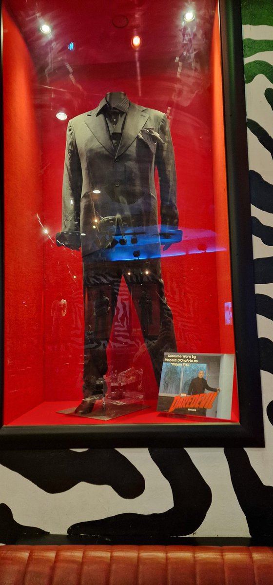 DaddyLukeM's tweet image. Had a lovely time @DisneylandParis and popped into @PlanetHollywood for a bite to eat.
Found this gem hanging up on the walls, amazing.
@vincentdonofrio #kingpin @Daredevil