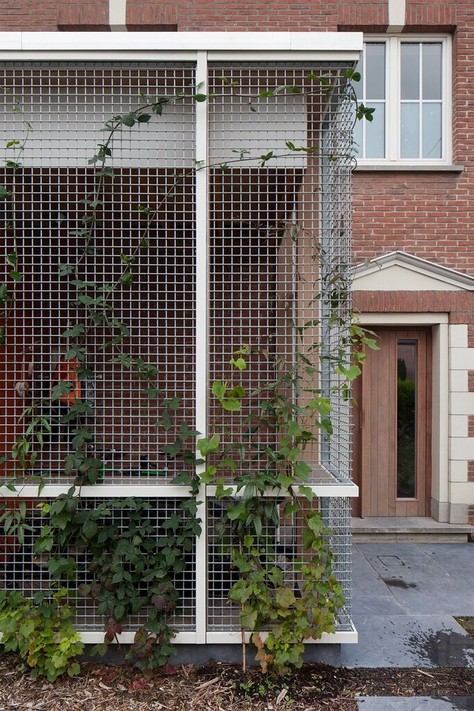 raiarchzzines's tweet photo. #Luchtschip Architectuur https://t.co/VaDSKDxggs | posted by afasia | daily entries on contemporary art and architecture #
House DOORN. Ghent Luchtschip Architectuur . photos: © Johnny Umans The dream of a couple with a semi-detached building in Ghent (Belgium) can actually be… https://t.co/0Opr55dZJX