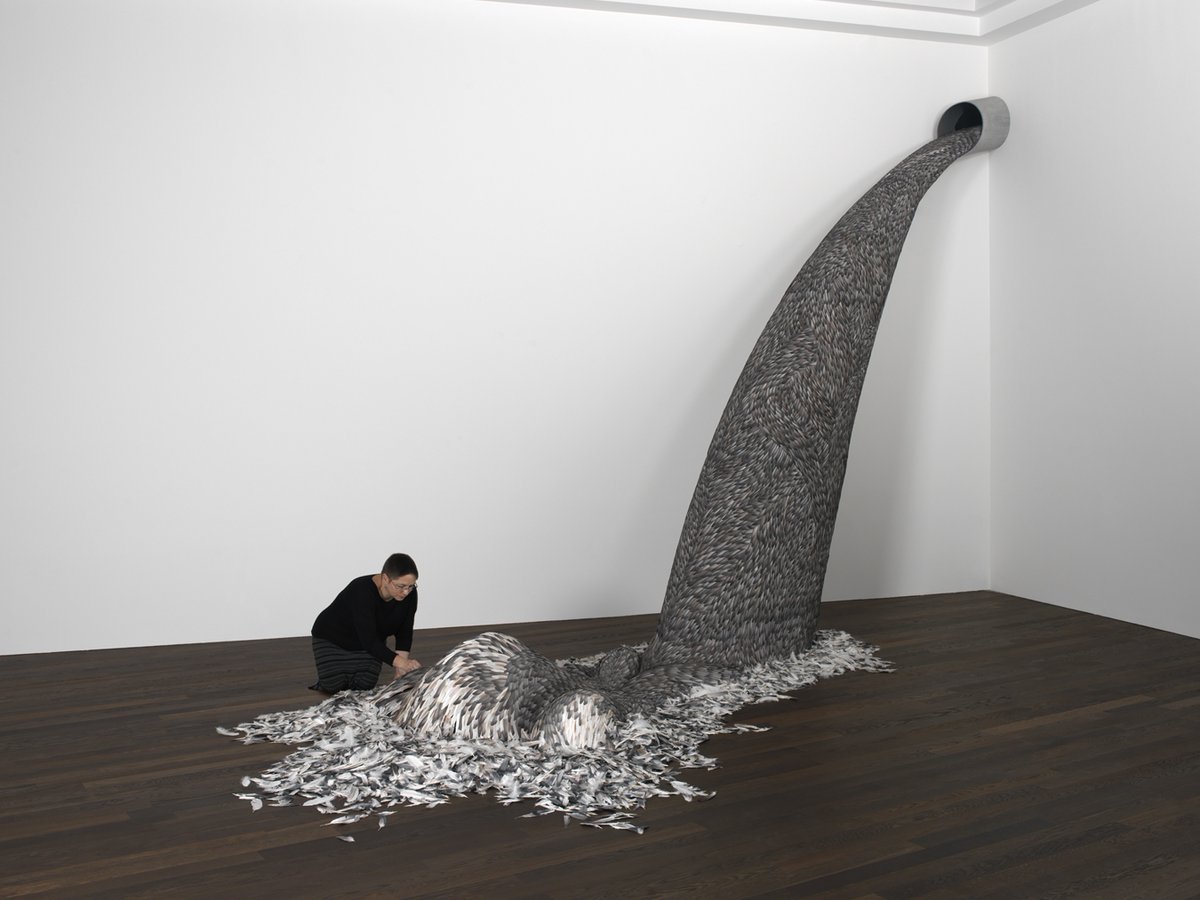 #PodcastOfTheWeek 'Conversations About Art'

<a href="/OCMA/">OCMA / Orange County Museum of Art</a> museum director and curator Heidi Zuckerman talks to sculptor Kate MccGwire about the process of creating sculptural installations with feathers. Listen back: apple.co/3YBOhKB