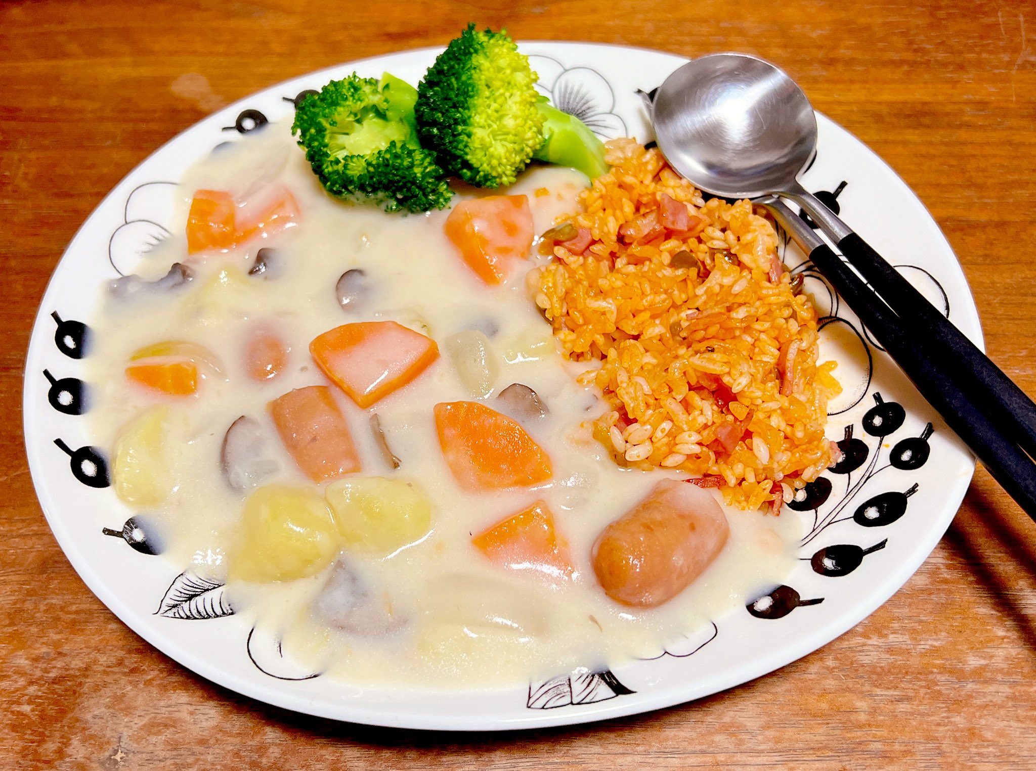 シチューをごはんにかけるか論争、ついに完結!?最適解、見つかる。 話題の画像プラス