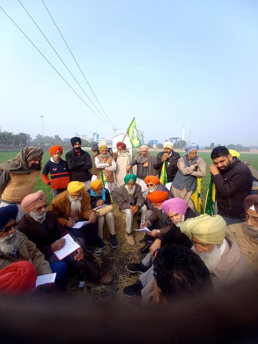 NeelkamalPb's tweet photo. 14 members teams of Association for democratic rights(AFDR) from 6 dists at Zira is recording statements of protesters to prepare report of snatching human rights, it says now #ZiraSanjhaMorcha looks like #DelhiMorcha https://t.co/WmXyBAT3Pm