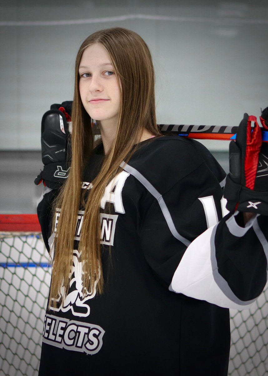 EMFemaleU15AAA's tweet photo. Meet our players! 🏒

#10 Chloé Carrière 

📸 Photo credit: @mgrenier_photography https://t.co/bNzAPNsMV7