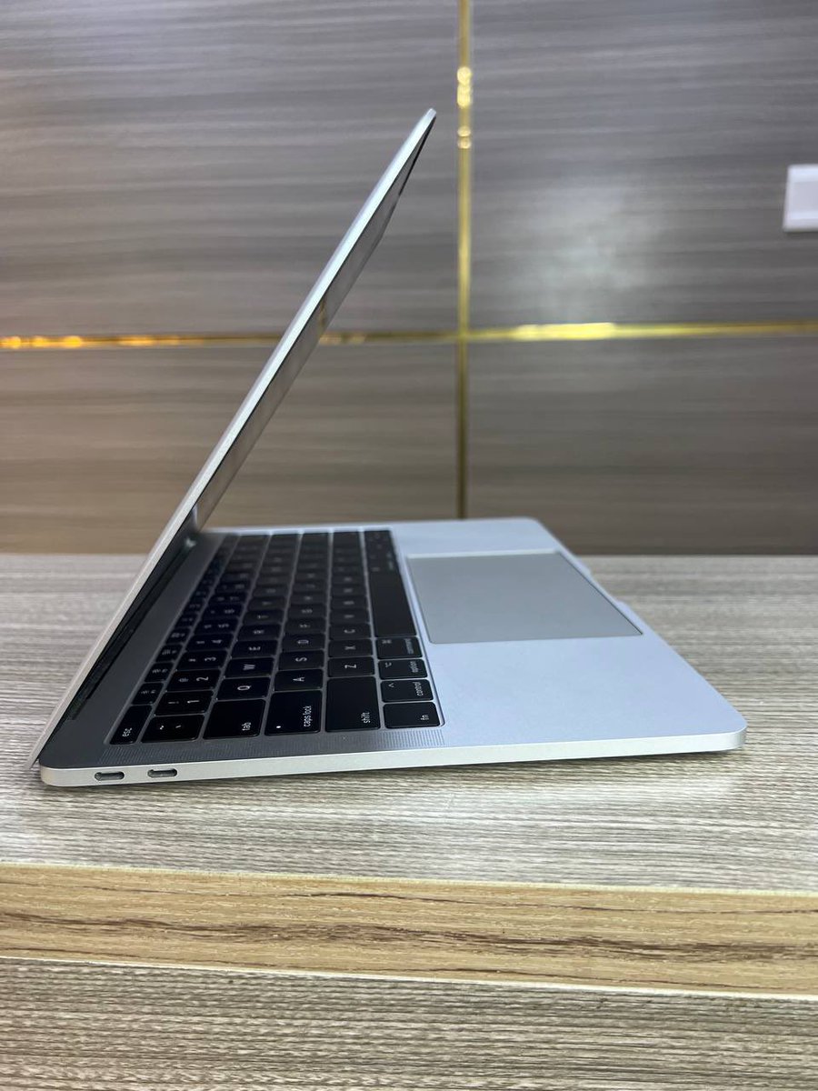 elitecomtech1's tweet image. MacBook Pro 💻 2017
NON TOUCHBAR
13 inches
2017
8gbRam
128gb SSD
Intel core i5
Price: N365,000
Call or WhatsApp
+2348075837845
#ElitePC #EliteGadget #EliteComTech #BuyPeaceOfMind #BuyWithConfidence #TeamElite #Elite