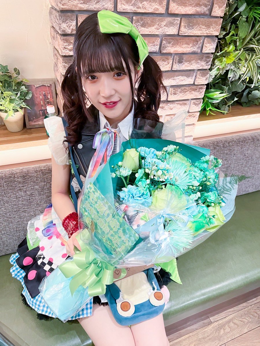 bugma_kikaku's tweet photo. はるななせラストチェキ会、ありがとうございました🙇🏻‍♀️花束を用意させていただきました💐
ご協力頂いた皆様ありがとうございました。

そして5/12よりBUGSMARTに携わってくださった皆様、本当にありがとうございま��た。

これからも七瀬りお、榛名ひかるの応援をどうぞよろしくお願い致します！ https://t.co/rDAURDrhSi