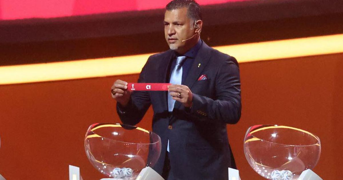 BREAKIING: Vliegtuig onderweg van Teheran naar Dubai (Mahan Air Flight W563) werd gedwongen te landen op eiland Kish om te voorkomen dat vrouw &amp; docht van voetballegende Ali Daei Iran verlaten. Ze zijn opgepakt. Daei levert kritiek op misdadig regime van #Iran. Maak s.v.p. LAWAAI