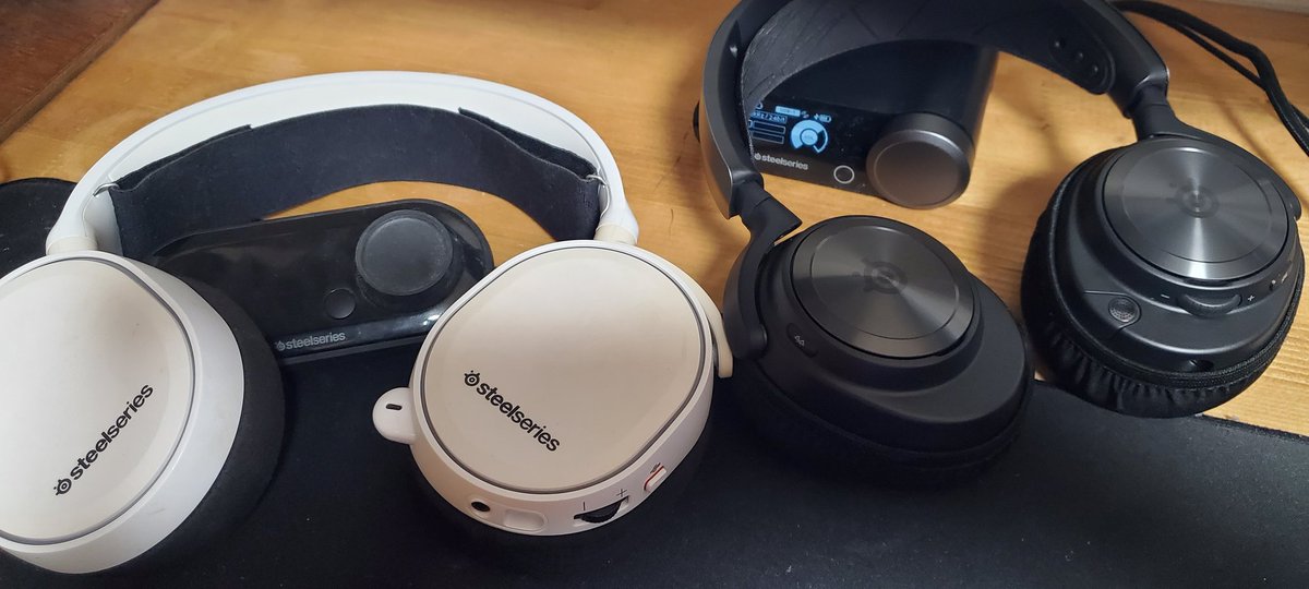 kusomushimika's tweet photo. 本日世代交代しました( ˶'-'˶)お疲れ様✨
#SteelSeries
#Arctis5
#ARCTISNOVAPRO https://t.co/x9e92MAyKf