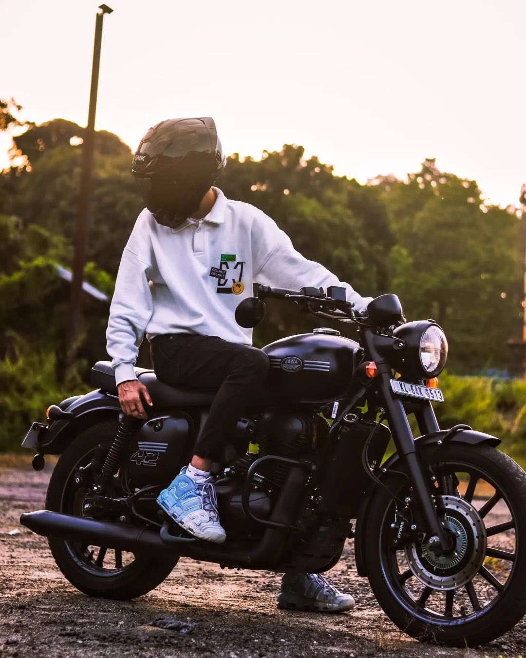 Jawa Motorcycles on X This atmospheric capture of sree dev. IG and his Jawa 42 Sports Stripe AllStar Black are making us think back about the adventures we ve had in 2022 as we