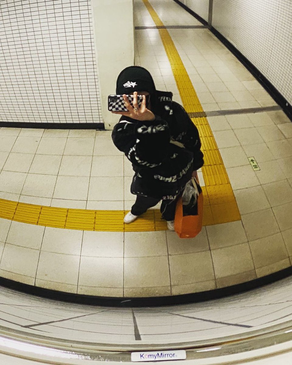 🐝 Instagram 🐝

📝U-KWON
📸
🔗bit.ly/3I2jj8o

#BLOCKB #블락비
#UKWON #ユグ #유권