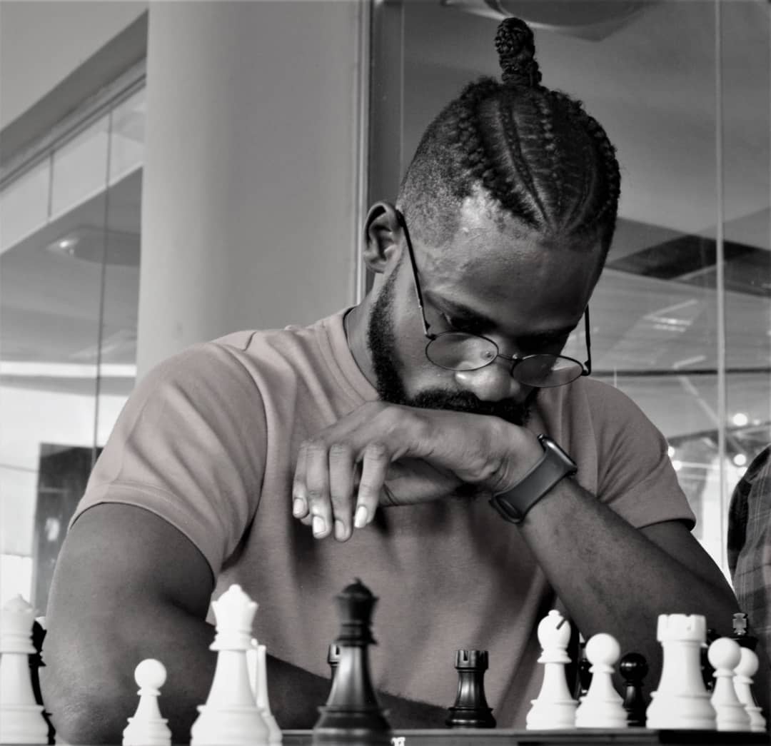 small smoke ⚪ tweet media