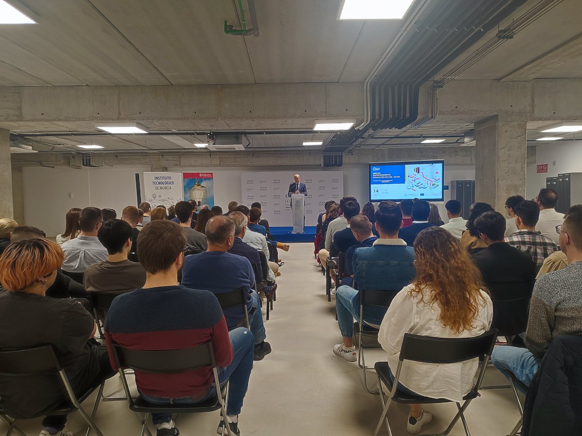 FundacionINCYDE's tweet photo. Celebramos la clausura y entrega de diplomas de los 8 programas formativos de #emprendimiento impartidos en #Murcia en 2022 junto a la @UCAM @UCAM_ITM y @HitechUCAM 

Enhorabuena a los más de 160 alumnos que los han finalizado con éxito 🙌💪 https://t.co/3zbH755qHa