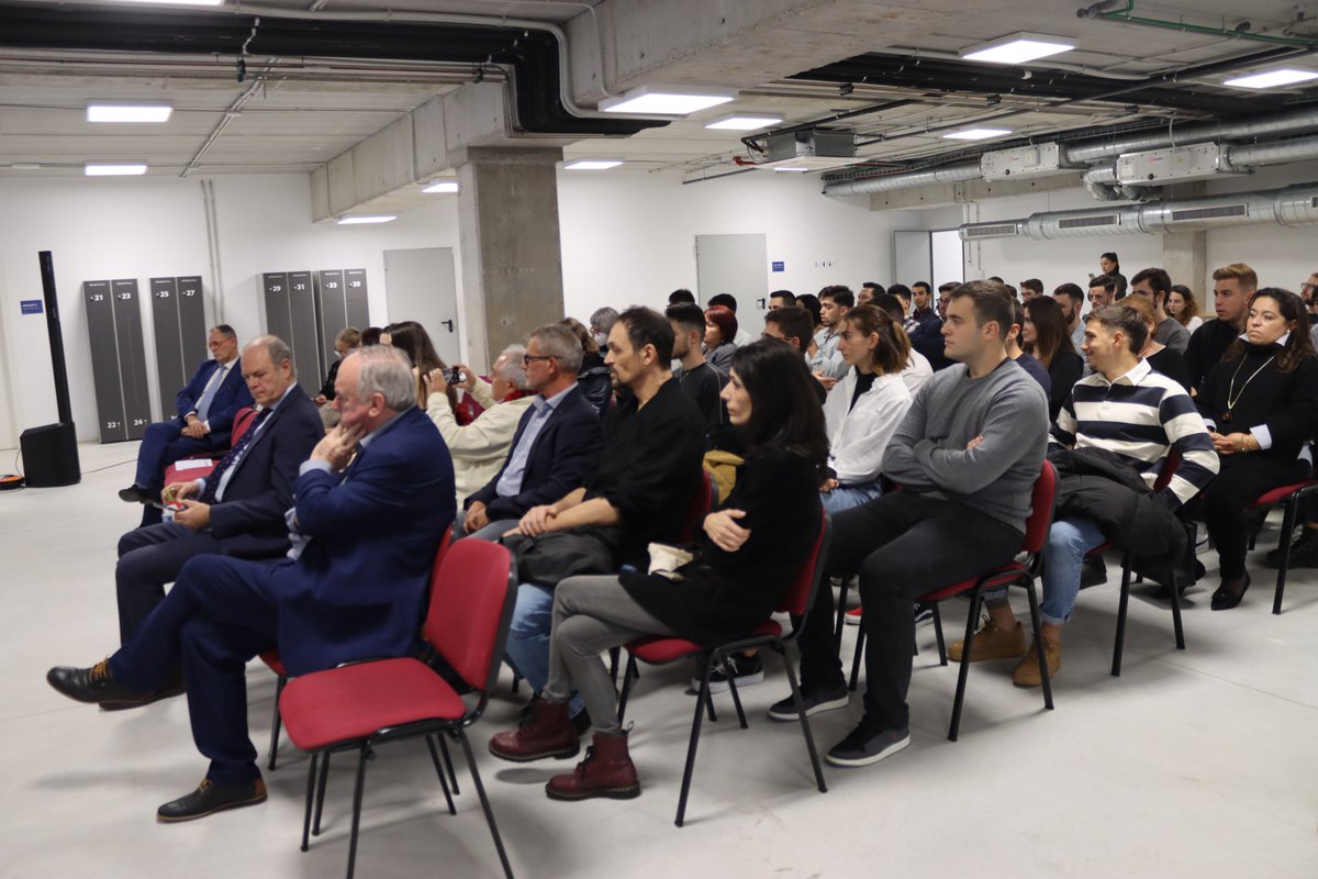 FundacionINCYDE's tweet photo. Celebramos la clausura y entrega de diplomas de los 8 programas formativos de #emprendimiento impartidos en #Murcia en 2022 junto a la @UCAM @UCAM_ITM y @HitechUCAM 

Enhorabuena a los más de 160 alumnos que los han finalizado con éxito 🙌💪 https://t.co/3zbH755qHa