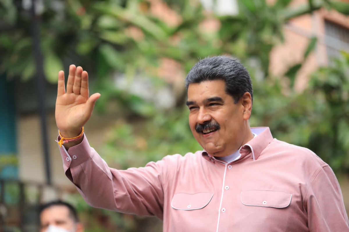 Presidente Maduro reafirma que trabajará con mucha fuerza por un 2023 próspero y de victorias bit.ly/3vhqh1P #PuebloAlegreYUnido
