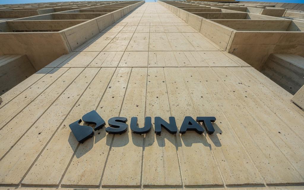 SUNATOficial's tweet photo. 📰 La #Sunat aprueba el cronograma para la presentación de la Declaración Anual de #Renta2022

Iniciará el 24 de marzo y se extenderá hasta el 11 de abril del 2023, de acuerdo con el último dígito del #RUC del contribuyente, según Resolución ➡️
https://t.co/AM0mKqph4f https://t.co/hnQr1fXegn