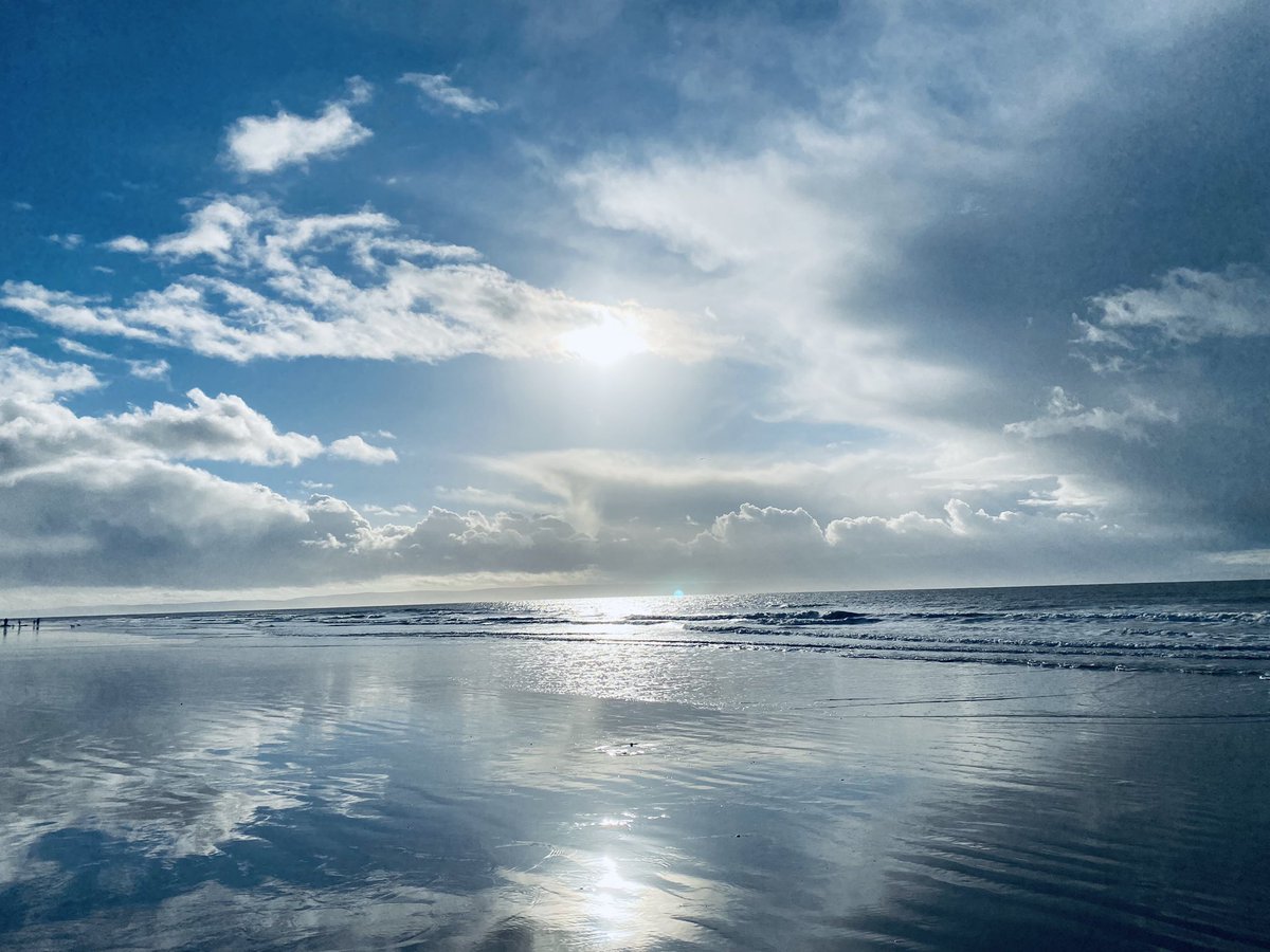 Juggling_Words's tweet photo. Beautiful morning of walking along the coastline - rain, wind, then sunshine!
Spotted a starfish in the pools, whilst the brisk waves simmered along the shoreline. Magical.
#NatureDays #CardiffMeanders #BeachLife #OceanChild #Photography #Zen https://t.co/min8uti4WH