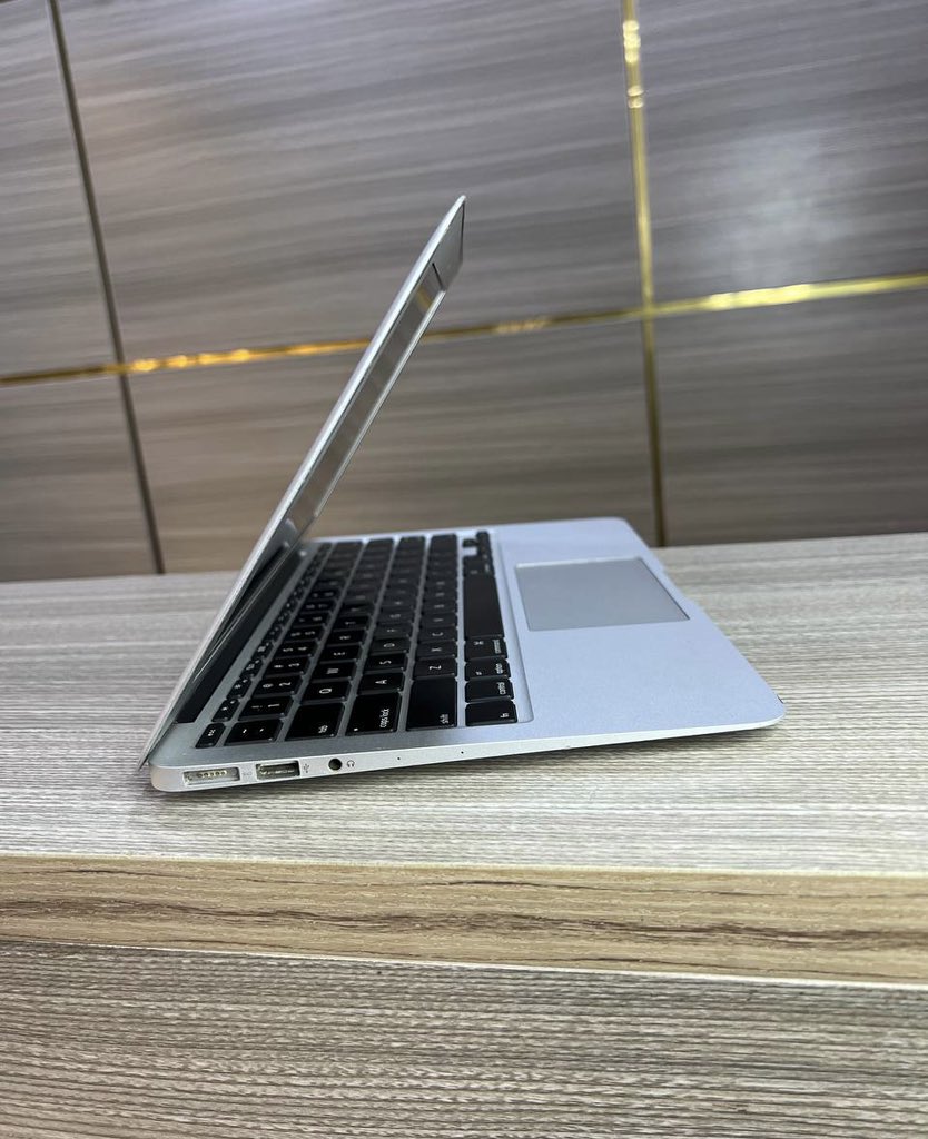 elitecomtech1's tweet image. MacBook Air 💻 2014
11 inches
4gbRam
128gb SSD
Intel core i5
Price: N155,000
Call or WhatsApp
+2348075837845 #EliteComTech #ElitePC #EliteGadget #TeamElite #BuyPeaceOfMind #BuyWithConfidence