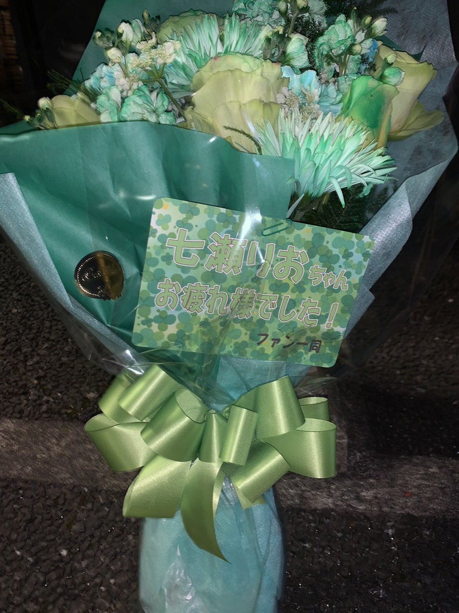 bugma_kikaku's tweet photo. 花束とささやかですが衣装のぬいぐるみも添えさせて頂きました。

本当にご協力ありがとうございました！ https://t.co/SUShycHYRP