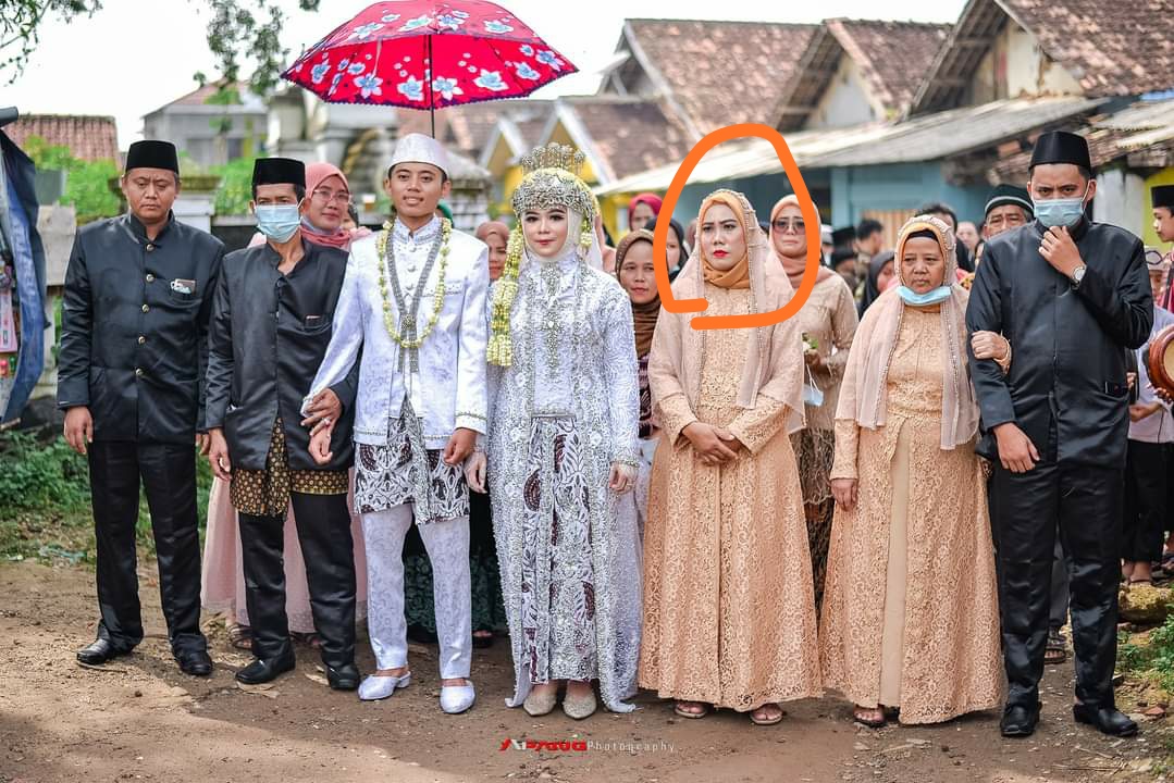 vegetariyannn's tweet photo. @sosmedkeras Pantes mukanya agak cemburu pas anak nya nikah https://t.co/J8gMuLt9ET