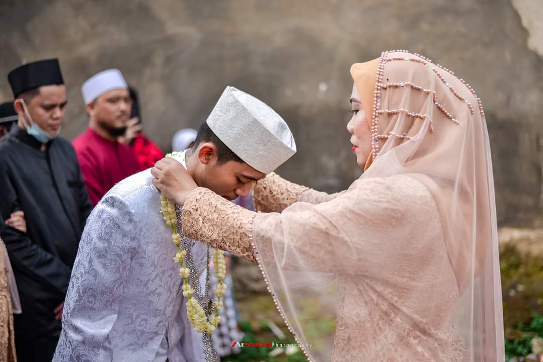 vegetariyannn's tweet photo. @sosmedkeras Pantes mukanya agak cemburu pas anak nya nikah https://t.co/J8gMuLt9ET
