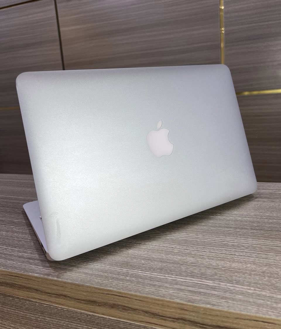 elitecomtech1's tweet image. MacBook Air 💻 
11 inches
2015
4gbRam
128gb SSD
&amp;amp; Intel core i5
Price: N160,000
Call or WhatsApp
+2348075837845
#ElitePC #EliteComTech #EliteGadgets #TeamElite #BuyWithConfidence #BuyPeaceOfMind