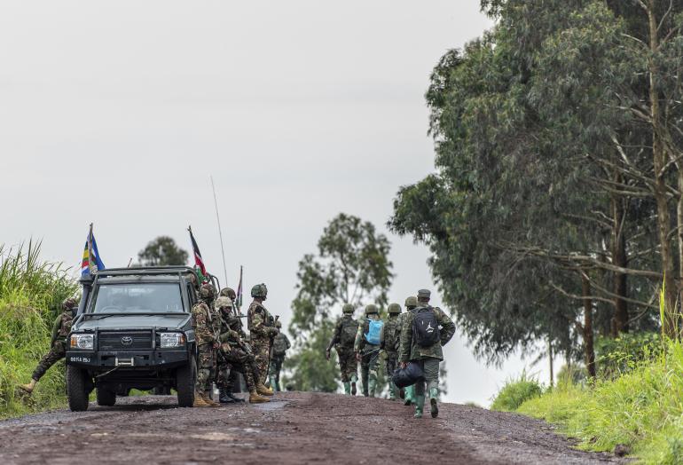barakahoff's tweet photo. 🚨#RDC: affrontements #FARDC-#M23, intenses combats entre les rebelles et les groupes d'autodéfense à Kasesero 4 km de Mulimbi depuis 13h. #M23 a attaqué la position du #CMC à #Bushuli. Maintenant la population se déplace vers Makomarehe, Mashango, Katsiru et Nyanzale. 
À  suivre https://t.co/wjdO3uPaHn