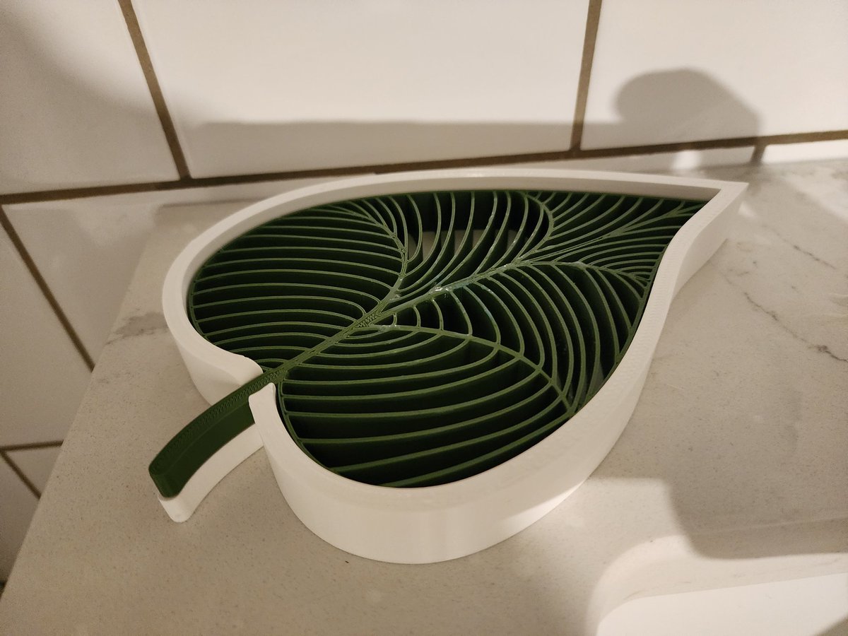 3dprintingjoey's tweet photo. Another #practicalPrint complete! I just love this design. It adds a beautiful touch to my bathroom. #3dprinting https://t.co/Yf2lOsOsJn https://t.co/coz7mzNjJx