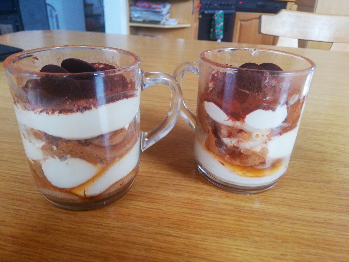 MrsKarin28's tweet photo. @MolaSora Merry Christmas 😁 Dritter Tag von der großen Fresserei, heute als Nachspeise Tiramisu 🎄 https://t.co/5Rm2CBaW8D