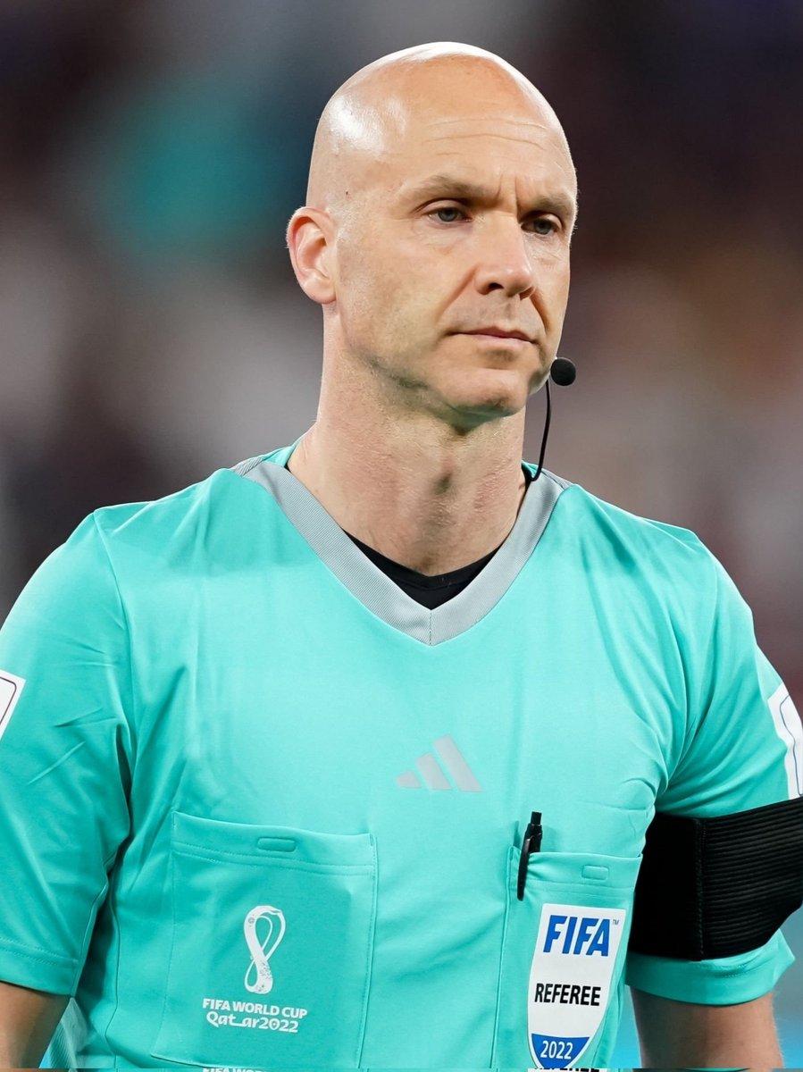¡CAMBIO DE ÚLTIMO MOMENTO! 😯

El inglés Anthony Taylor estaba designado para la final del Mundial, pero al llegar Argentina a la final, la FIFA decidió cambiarlo por el polaco Szymon Marciniak

🗞️ The Sun
