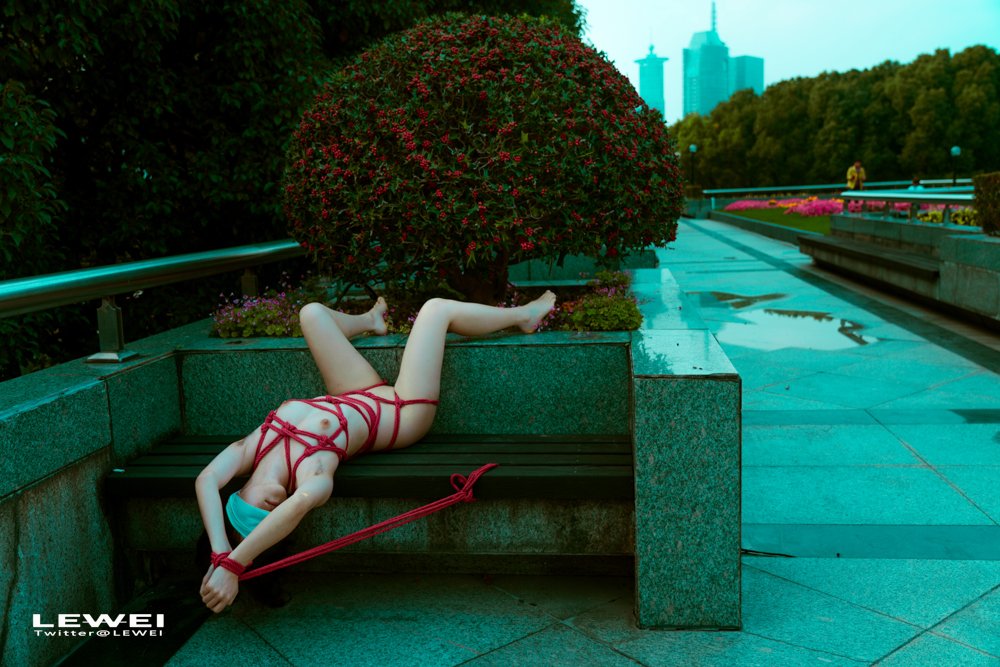 花坛~
出镜: @qingsha56358361 
#LEWEI #Shibari  #Bondage
#ChinaShibari #废墟捆绑 #广州约拍
不止拍捆绑，各类主题创作拍摄欢迎私我约拍～
投稿：
@Fengsiyuan
@tbzt3623
@wqganenshi_ https://t.co/THKncULLrR