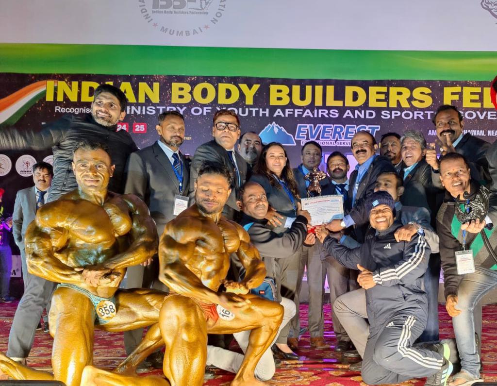 RailMinIndia's tweet photo. (1/2)
Buffed-up Champions continue the winning streak!

Congratulations to the Indian Railways Body Building Team for retaining the national title for yet another year at the Senior National Body Building Championship held in Ludhiana, Punjab. https://t.co/8rruXCMqIM