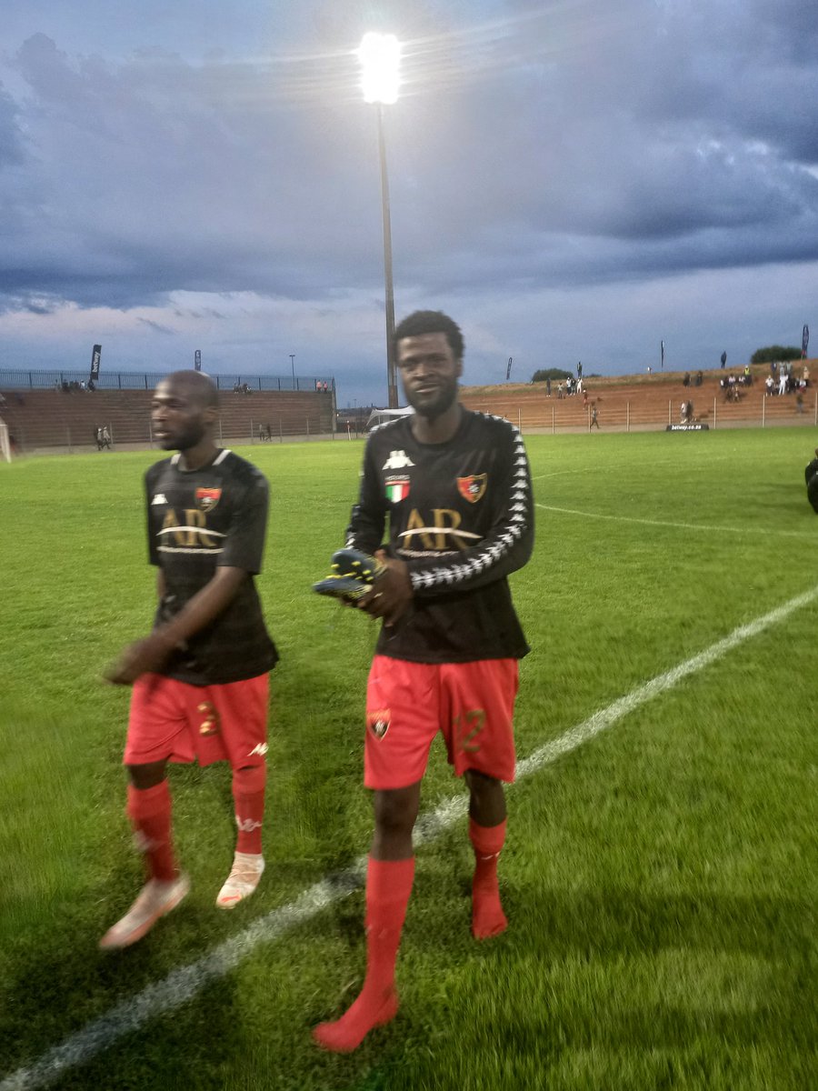 Foreman73106776's tweet photo. As an upcoming coach I wouldn't like to coach a team like AT Mambas 
They are playing skills at the start of the match  while the other team is focused and fighting 
Rather leave the skills and score foals 
Otherwise this is a nice match 
#PhillysGames https://t.co/6BJaIeXwM7