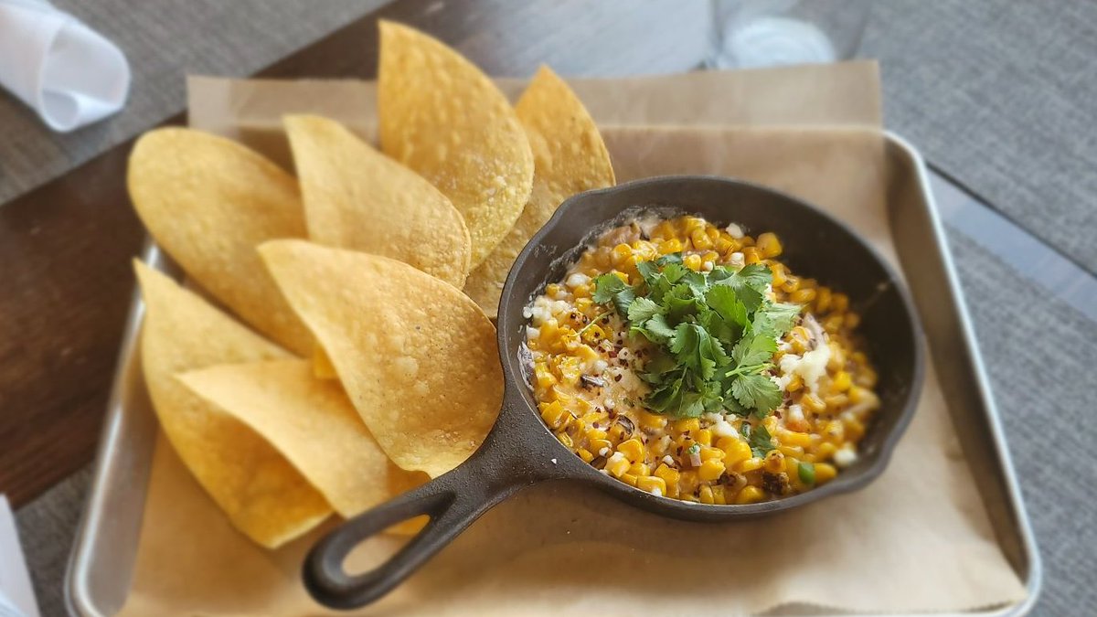 Showroom21701's tweet photo. Fire roasted corn, cheddar mornay, queso fresco, cilantro, fresh tortilla chips.

#visitfrederickmd #frederick #frederickmaryland #frederickcountymd #marylandfoodie https://t.co/IgsWPFA9zz