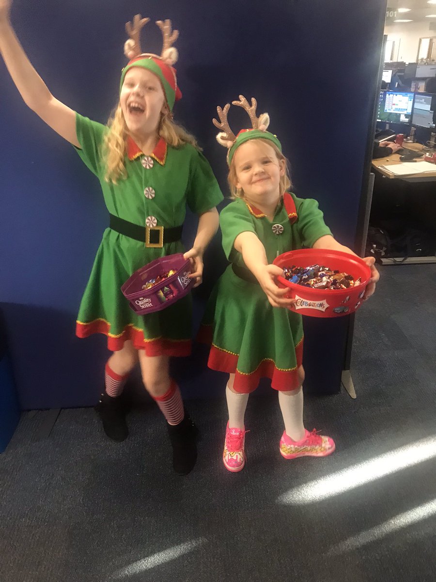 Force Silver today and we had a visit from some cheeky elves bringing treats and cheer to the Contact Centre 🌲 ⭐️ Thank you to all public services colleagues keeping everyone safe this Christmas 🙏