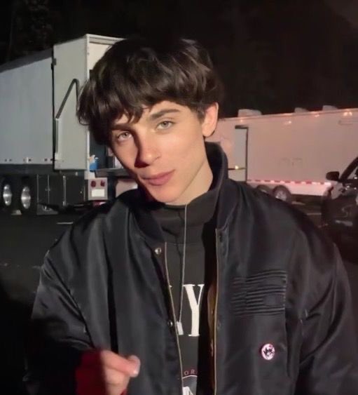 houseofarrakis's tweet photo. bowlcut timothee <3 https://t.co/DdXHBrkXWA