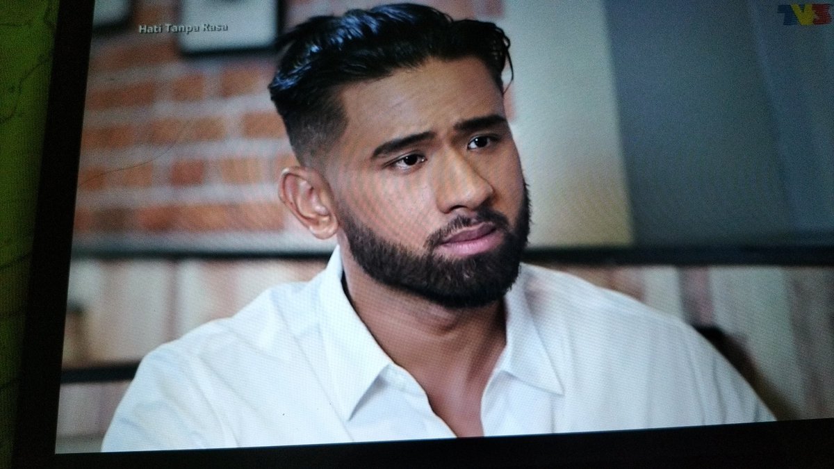 azifaneerza's tweet photo. Even rambut ikat, Nidham still hensem😆 @iamredzarosli #HatiTanpaRasa https://t.co/4fwIc1PQPN