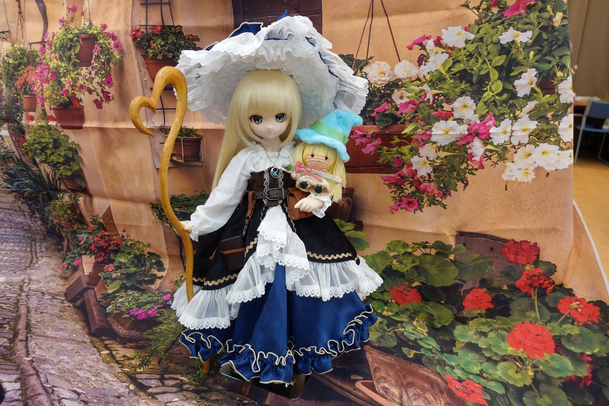 tsukunagi's tweet photo. 昨日の #DOF19 での写真を何枚か。
@carbonequip 様の「大鎌」、
#snows_room 様のアーチャーセット、
#3人の魔女 様のオーバースカートドレスセット
合わせて使いたかったアイテム全部盛り。
まめ祷ちゃん(#あみプラ)も魔法使いもーど。 https://t.co/EWwzm6VvRB