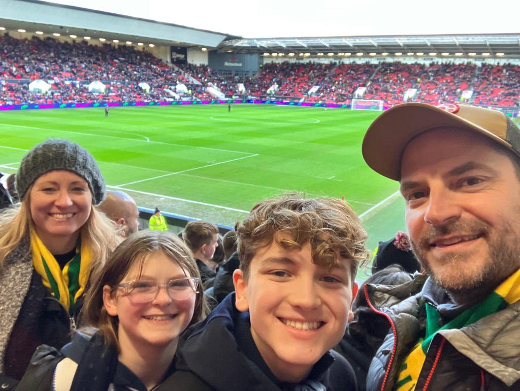 Celebrating Jem’s 14th birthday supporting <a href="/WBA/">West Bromwich Albion</a> hoping for a goal from <a href="/DarylDike/">Daryl Dike</a> #comeonyoubaggies #boingboing