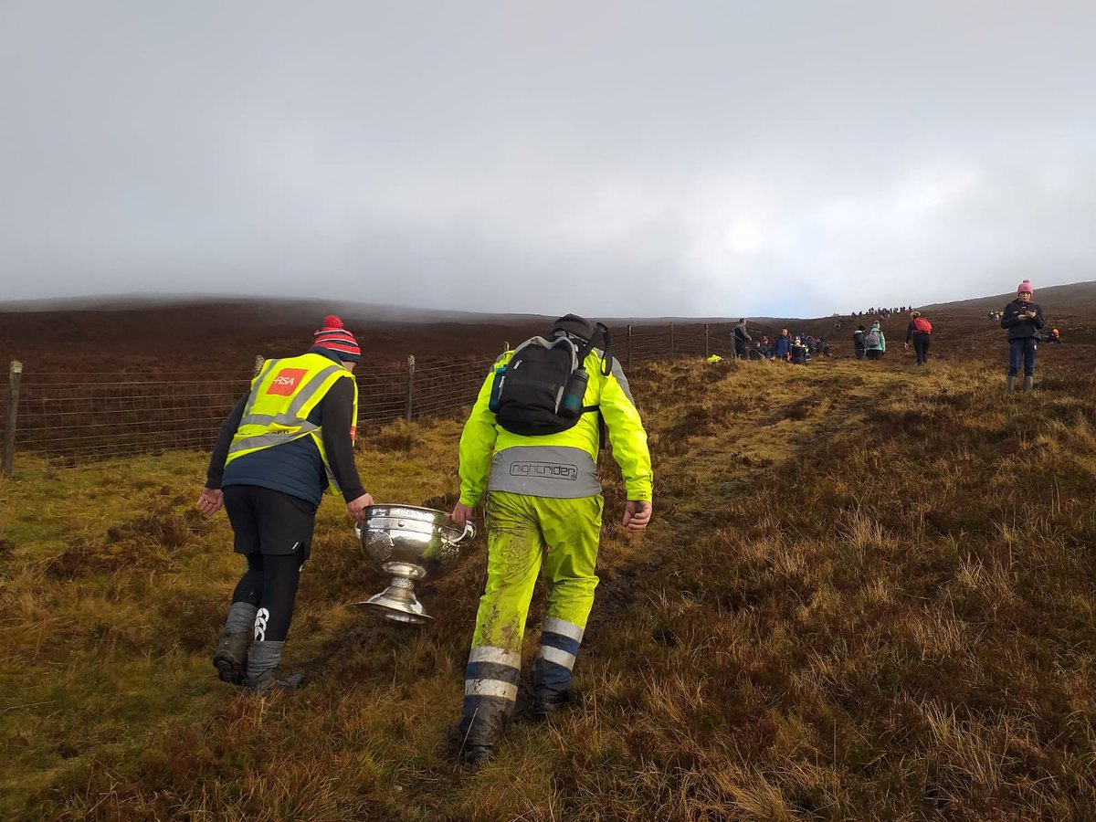 OstiumFohh's tweet photo. What a day out #samtothesummit #sammaguire #thepaps https://t.co/7fMnRBL0XI