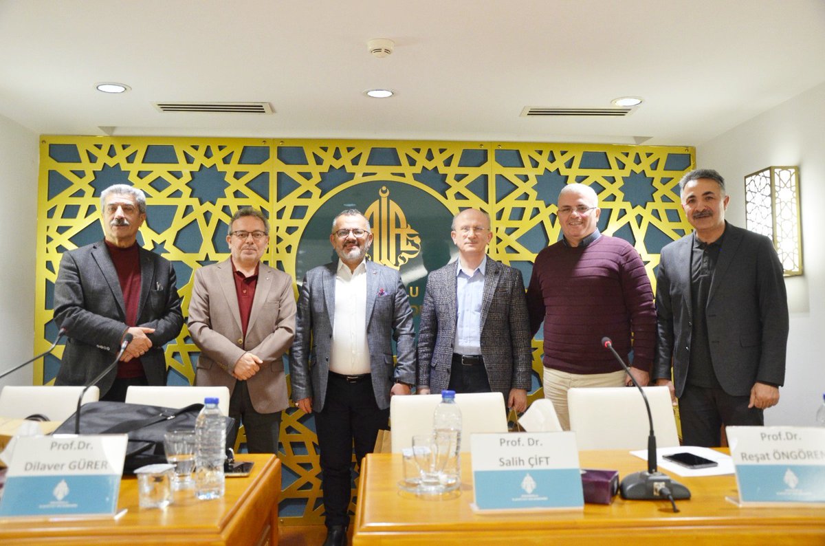 Prof. Dr. Dilaver GÜRER  hocamızın moderatörlüğünü yaptığı "Tasavvufi Örgütlenme: Tarikatlar" başlıklı Panelimiz gerçekleştirildi. Panelimizde Prof. Dr. Dilaver GÜRER, Prof. Dr. Kadir ÖZKÖSE, Prof. Dr. Reşat ÖNGÖREN ve Prof. Dr. Salih ÇİFT hocalarımız konuşmalarını gerçekleştirdi