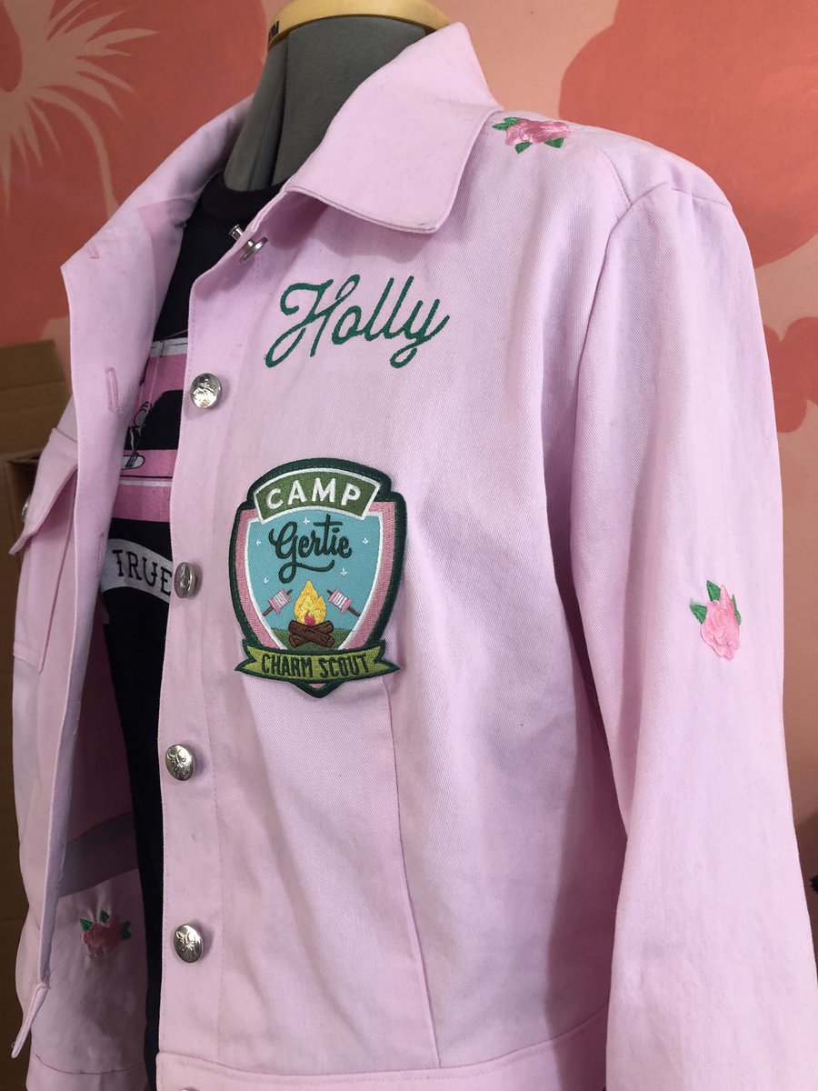 sewverynerdy's tweet photo. In the wind down of 2022, here’s stuff I made this year. Some sewing, some just crafty! Starting with a springy jacket, a Halcyon shirt, a pink droid, and an etched glass for Naboo cocktails! https://t.co/ZqlisnLMPG