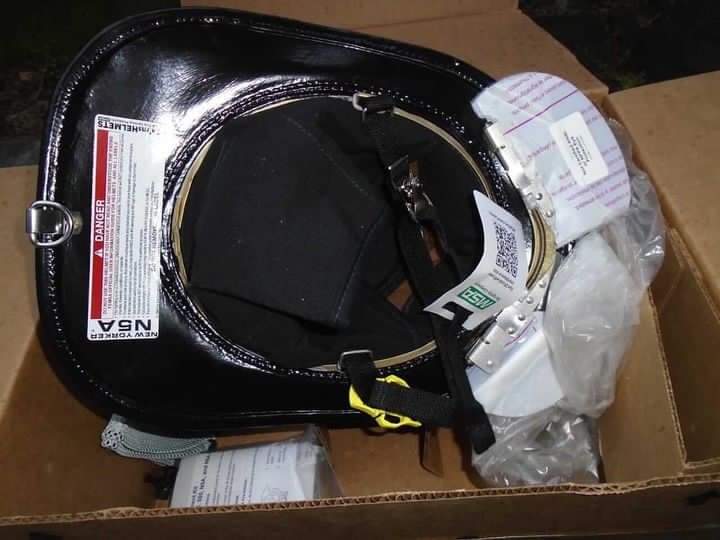 sinn_troy's tweet photo. black N5A New Yorker size Large. New 2019 in box. Never used. Comes with bourkes and carved eagle.
#FireStationย #Protectingthecommunity #firetruck #fireapparatus #firedepartment
#fireservice #firefightersafety #firefightingfoam
Contact: https://t.co/t5Dt5VjwGC https://t.co/QduWUTAMeA