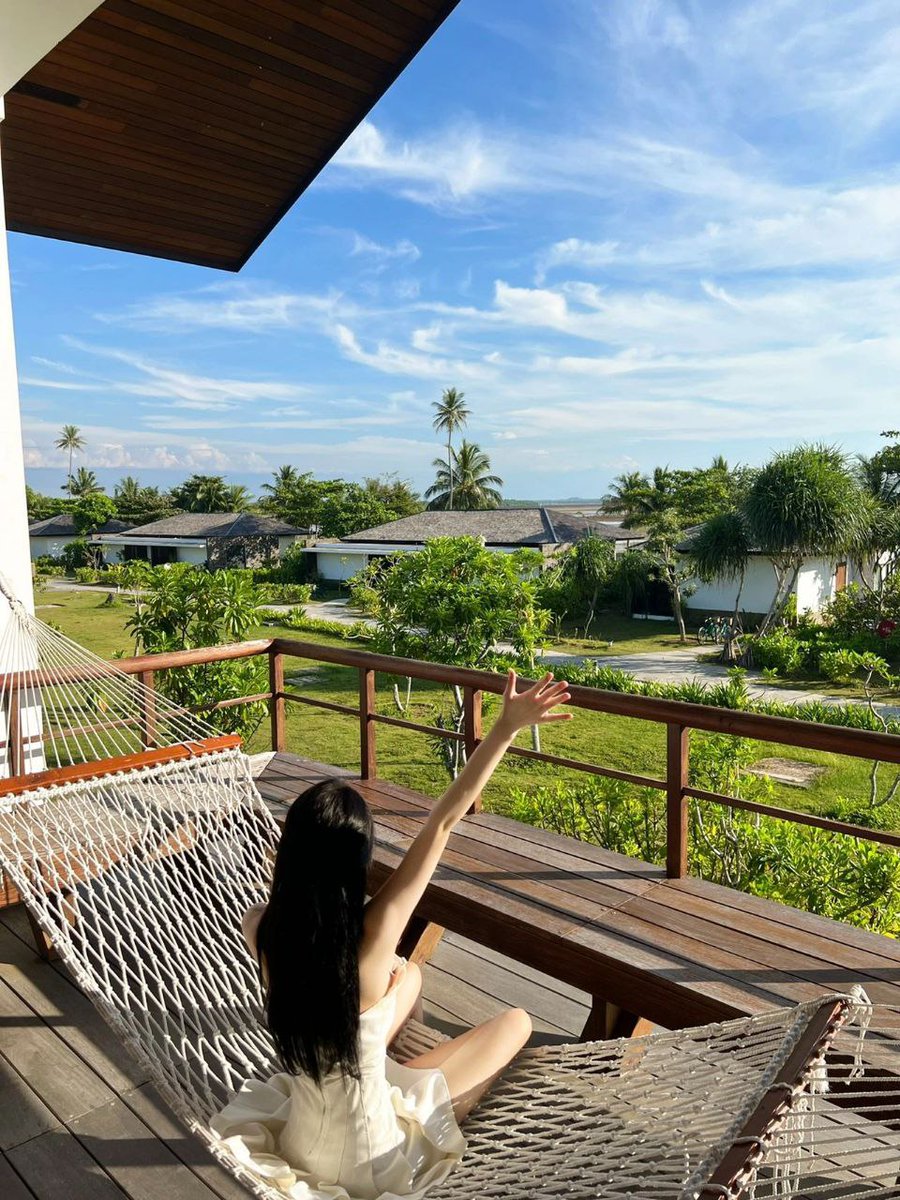 Traveling is a process of reshaping personality. Some people have the opportunity to re-examine themselves, and some people become another, better self.