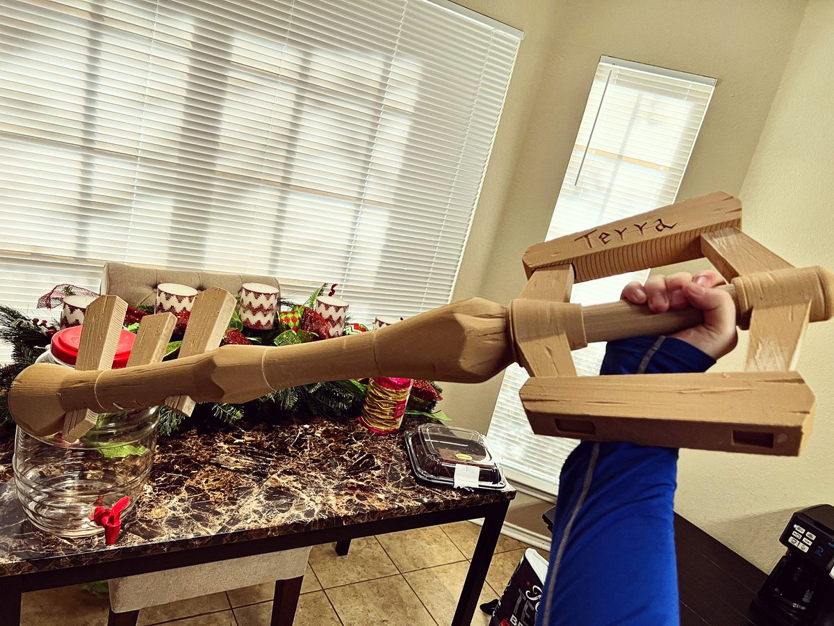 Shadow_Breakre's tweet photo. Wooden keyblade is fully printed and assembled, all thatβs left is to sand and stain, then do the wrappings. #kingdomhearts #cosplay #kingdomheartscosplay #keyblade #terra #aqua #ventus #squareenix #anycubic #hatchbox https://t.co/ylJrTf4wDT
