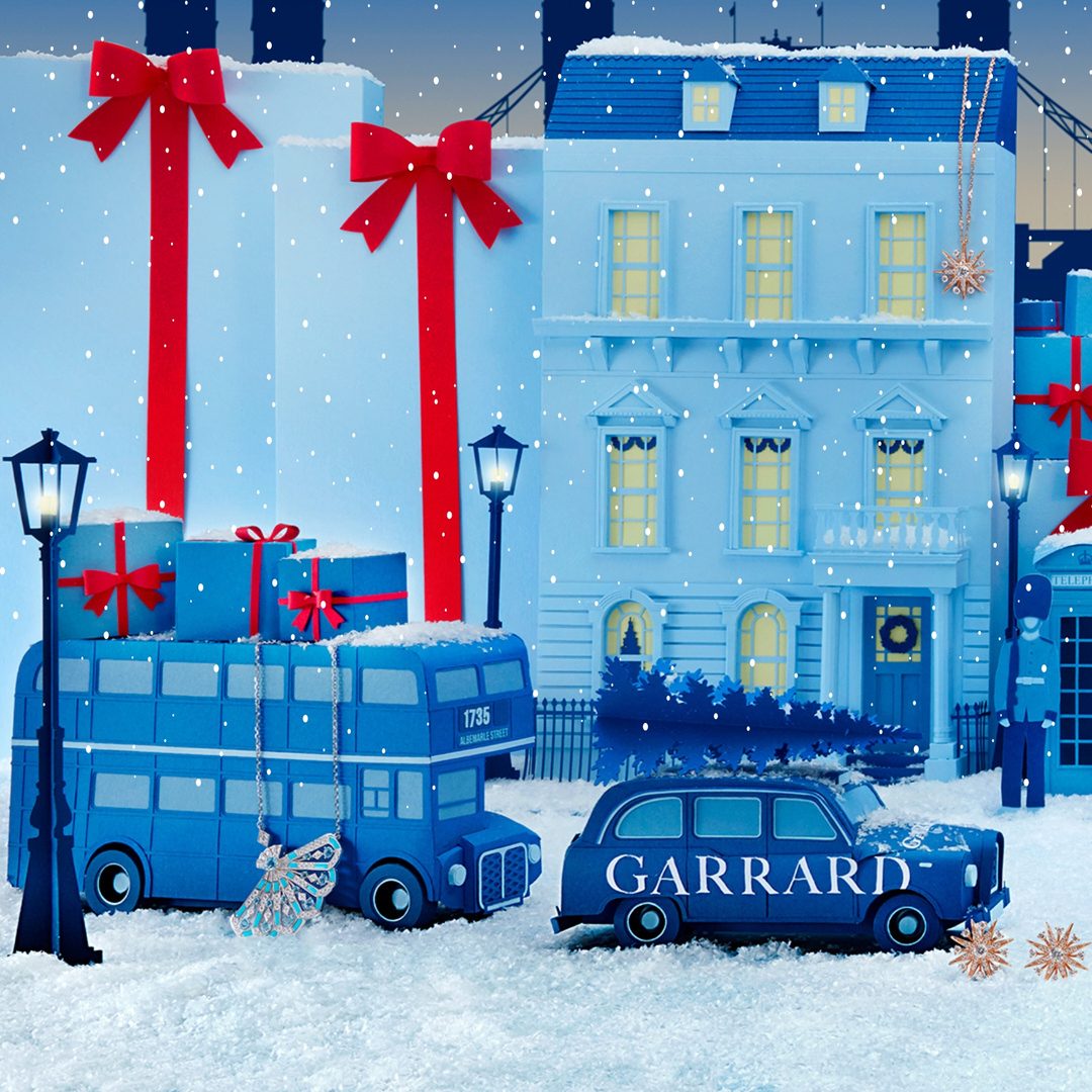 Today in the UK it is Boxing Day, a tradition that began when Queen Victoria was on the throne. Wherever you are in the world, we hope you are having a wonderful Holiday.

Link in bio.

#Garrard #12JewelsOfGarrard #GiftMeGarrard

London scene created by paper artist @_sarah_matth