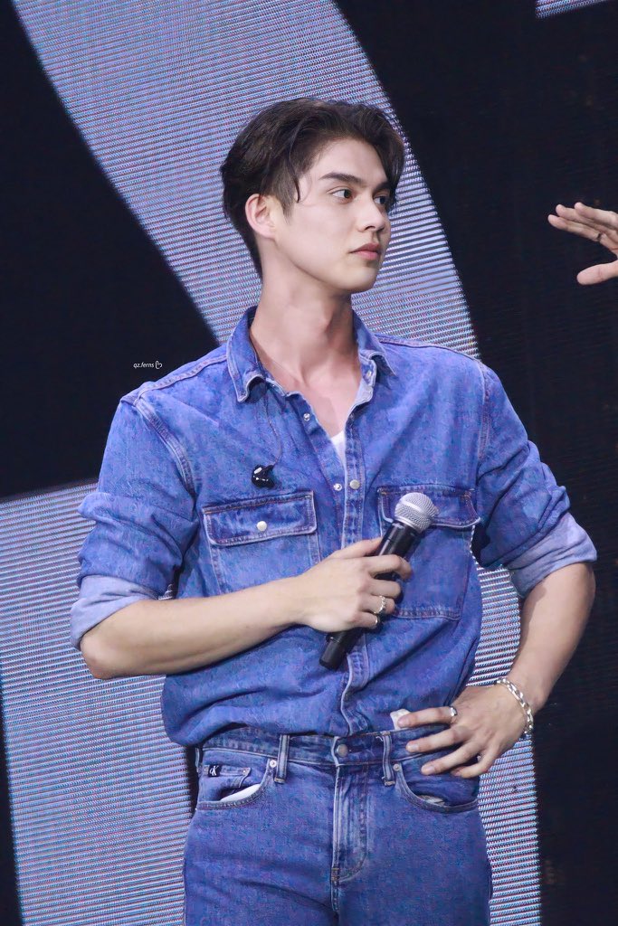 baiiuyn's tweet photo. Mặc denim đẹp quáaa anh iuuu 😭😭🥲🤍🔥🙏🏻❤️🔥 @bbrightvc #bbrightvc #BrightWinConsert https://t.co/0pNBvfQmCP