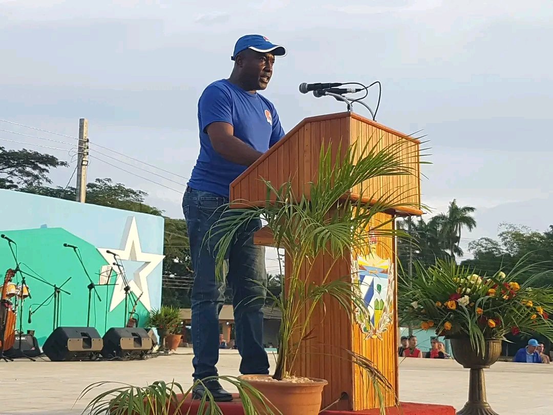 FHHernndez1's tweet photo. Desde la Plaza Rescate de Sanguily, en #Jimaguayú, #Camagüey, celebramos con júbilo el aniversario 64 del triunfo de la Revolución #cubana en una jornada ideológica cargada de patriotismo. Felicitaciones al municipio sede y a los que marchan a la vanguardia para #JuntarYVencer. https://t.co/8S0vr7W8Ei