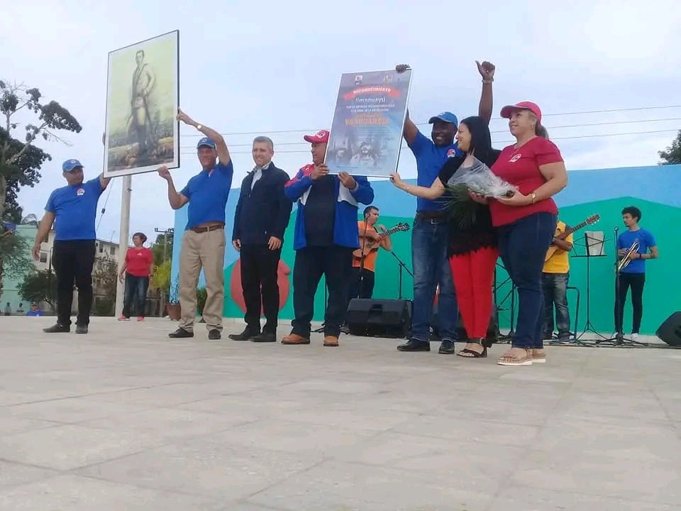 FHHernndez1's tweet photo. Desde la Plaza Rescate de Sanguily, en #Jimaguayú, #Camagüey, celebramos con júbilo el aniversario 64 del triunfo de la Revolución #cubana en una jornada ideológica cargada de patriotismo. Felicitaciones al municipio sede y a los que marchan a la vanguardia para #JuntarYVencer. https://t.co/8S0vr7W8Ei