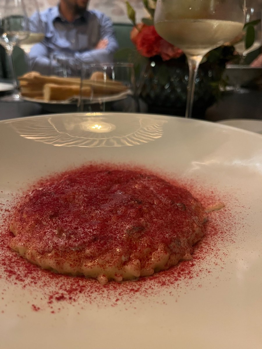 ROMOOD_'s tweet image. How cute is this pinky risotto 💕

#foodporn #food #italianfood #italy #Napoli #Christmas #26dicembre #auguristefano #foodie #family #home