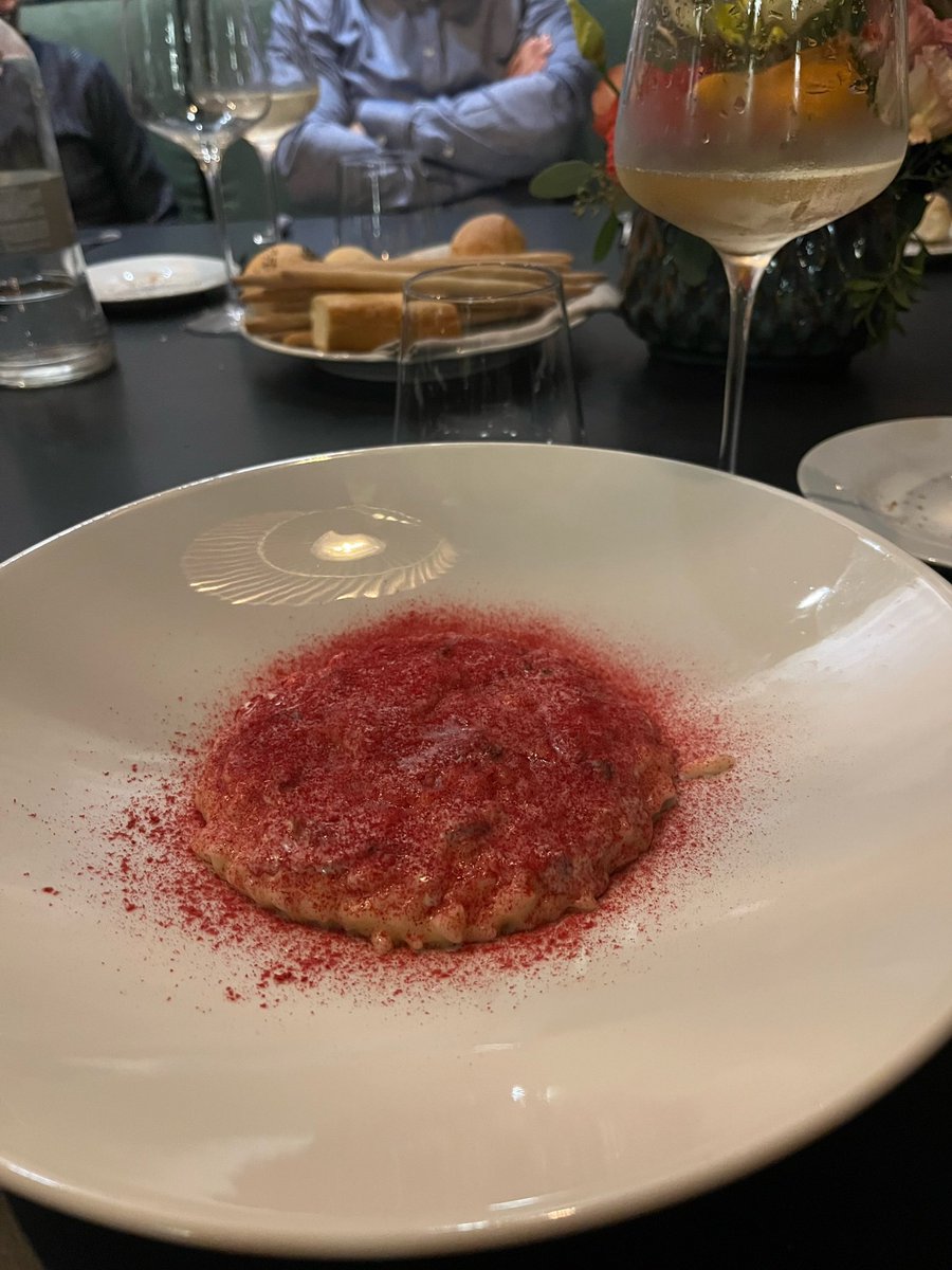 ROMOOD_'s tweet image. How cute is this pinky risotto 💕

#foodporn #food #italianfood #italy #Napoli #Christmas #26dicembre #auguristefano #foodie #family #home