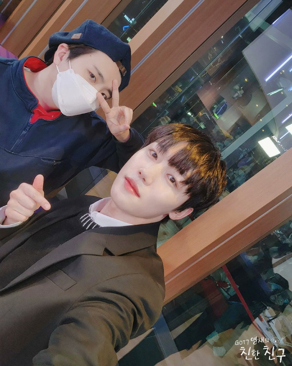 mbcbf_ever's tweet photo. 🦦친친 케이팝영재발굴단🦦

친친이 겟한 올해 마지막 특종🚨
배춧국즈 가든에서 뭉치다‼️

실물천재 장스타의 새해 인사처럼
우리 모두 날숨에 재력 들숨에 건강 포유😘

케이�� 영재발굴단은 새해에도 계속됩니다💛
🔗https://t.co/69Gvg1zKJD

#친한친구 #영재 #GOT7 #골든차일드 #이장준 https://t.co/xj5xj9VQEQ